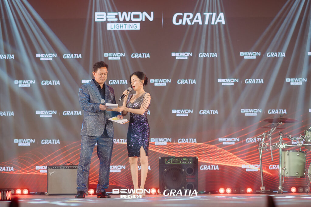 งานเลี้ยงลูกค้ารายใหญ่, Soda Tour โซดาทัวร์,