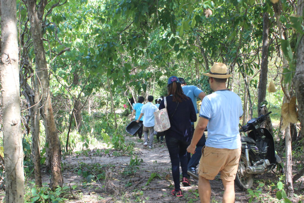 สร้างฝายชลอน้ำ (ฝายแม้ว), Soda Tour โซดาทัวร์,