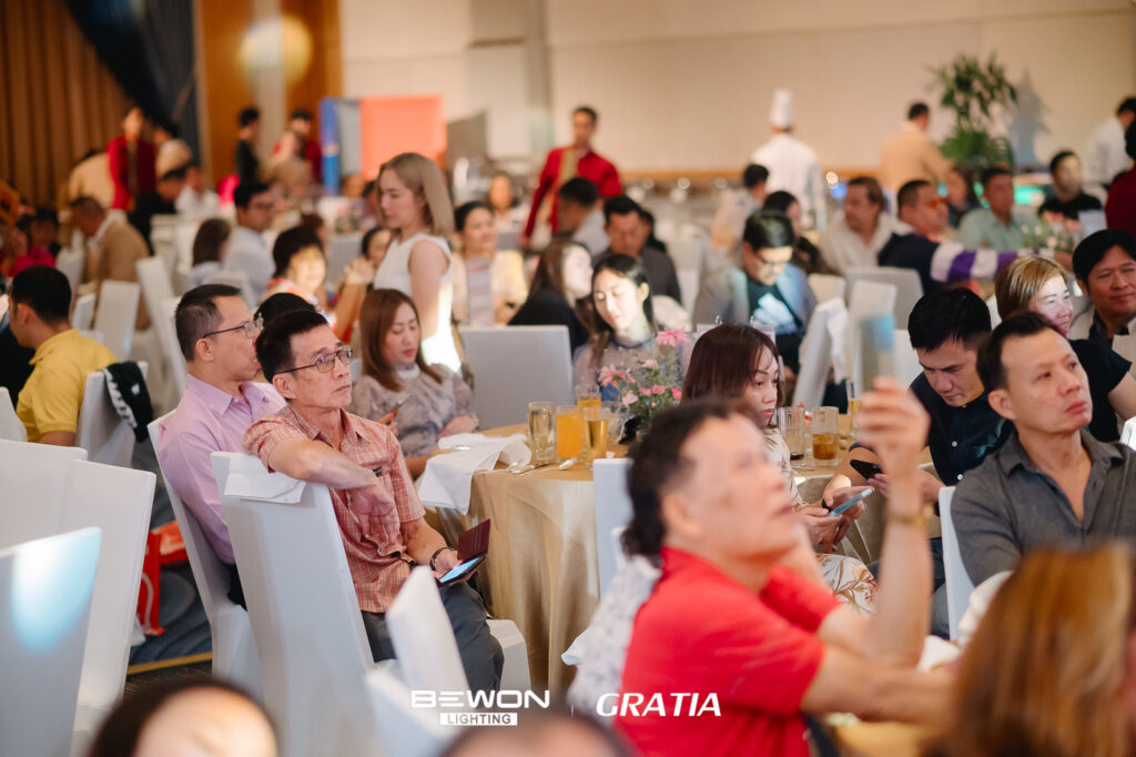 งานเลี้ยงลูกค้ารายใหญ่, Soda Tour โซดาทัวร์,