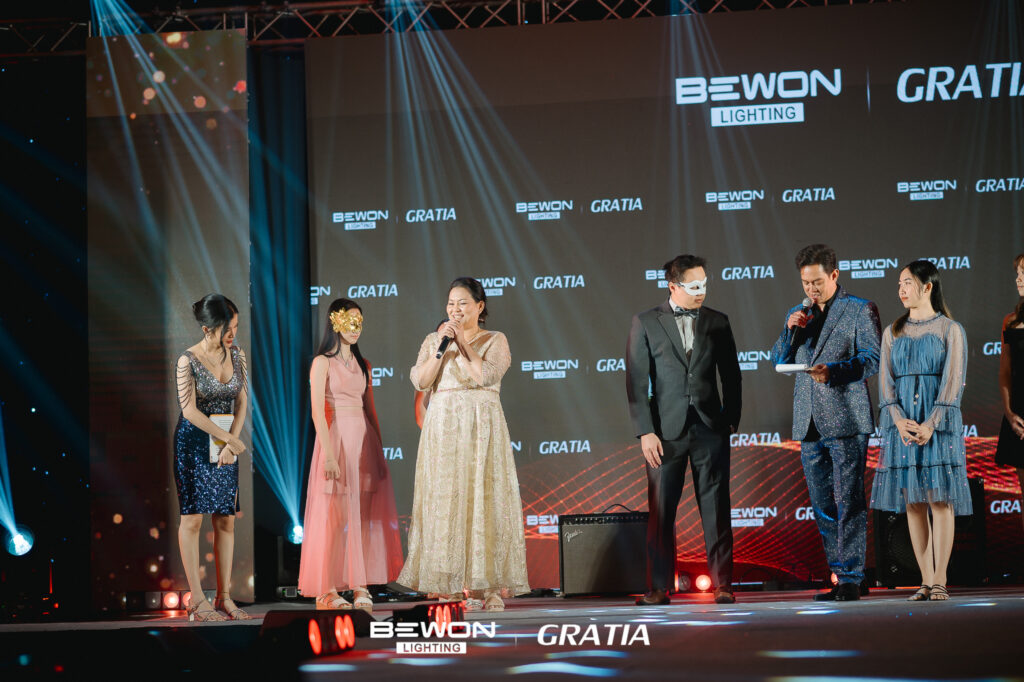 งานเลี้ยงลูกค้ารายใหญ่, Soda Tour โซดาทัวร์,