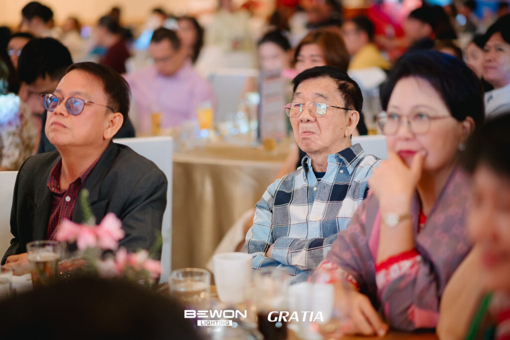 งานเลี้ยงลูกค้ารายใหญ่, Soda Tour โซดาทัวร์,