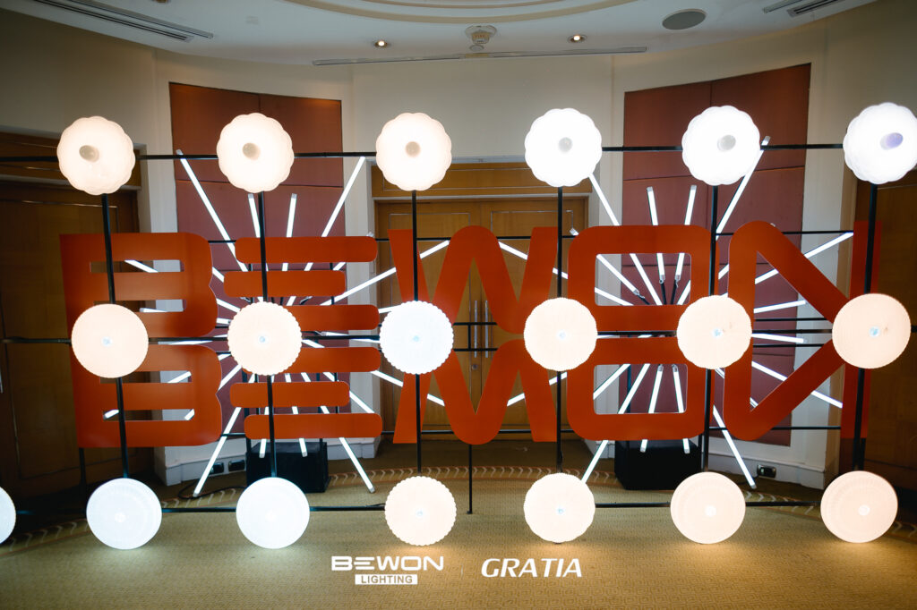 งานเลี้ยงลูกค้ารายใหญ่, Soda Tour โซดาทัวร์,