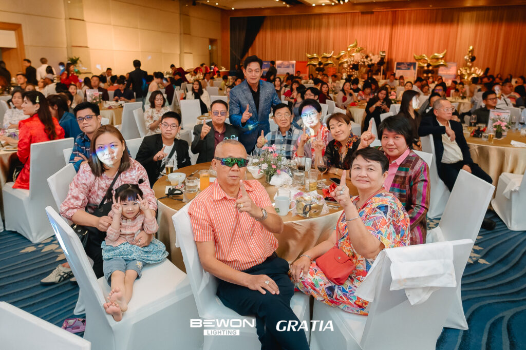 งานเลี้ยงลูกค้ารายใหญ่, Soda Tour โซดาทัวร์,