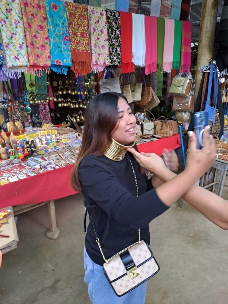 ทัวร์กะเหรี่ยงคอยาว ห้วยเสือเฒ่า จ.แม่ฮ่องสอน, Soda Tour โซดาทัวร์,