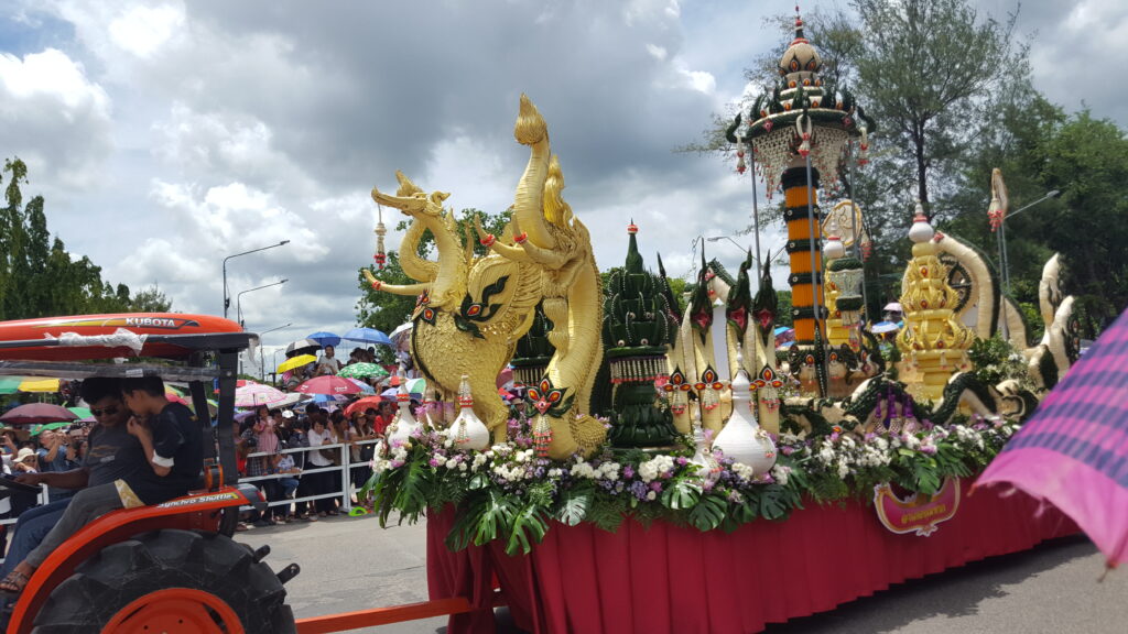 ทัวร์แห่เทียน เข้าพรรษา จ.อุบลราชธานี, Soda Tour โซดาทัวร์,