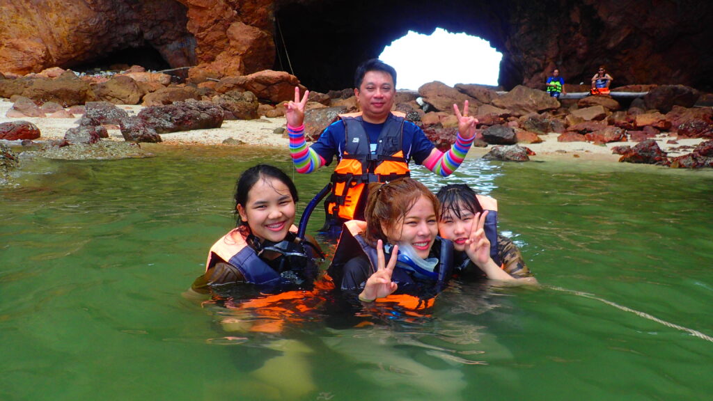 ดำน้ำเกาะทะลุ จ.ประจวบคีรีขันธ์ 3 วัน 2 คืน บริษัททัวร์เอ็กซ์เพรส เซ็นเตอร์ จำกัด, Soda Tour โซดาทัวร์,